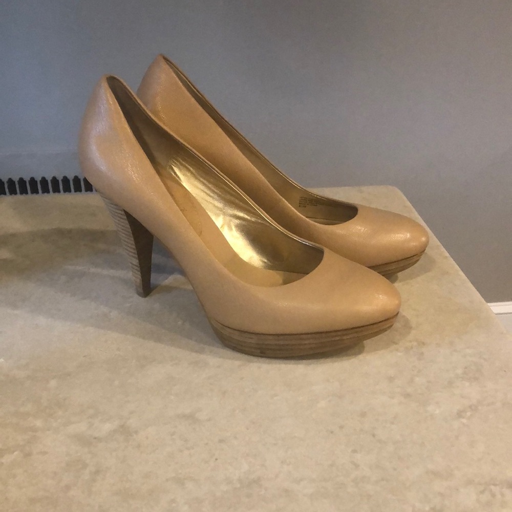 Taupe tan Banana Republic leather platform heels